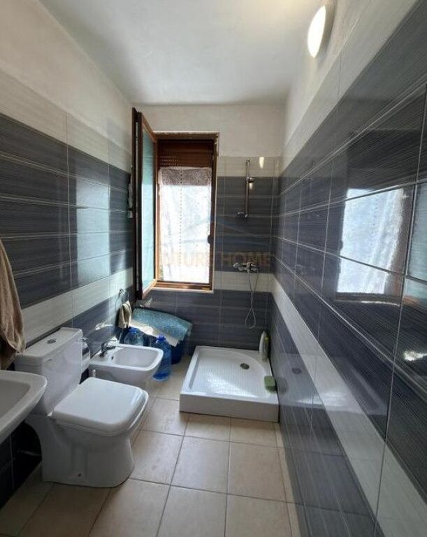 Shitet,Apartament 2+1 Fresku,Tirana  