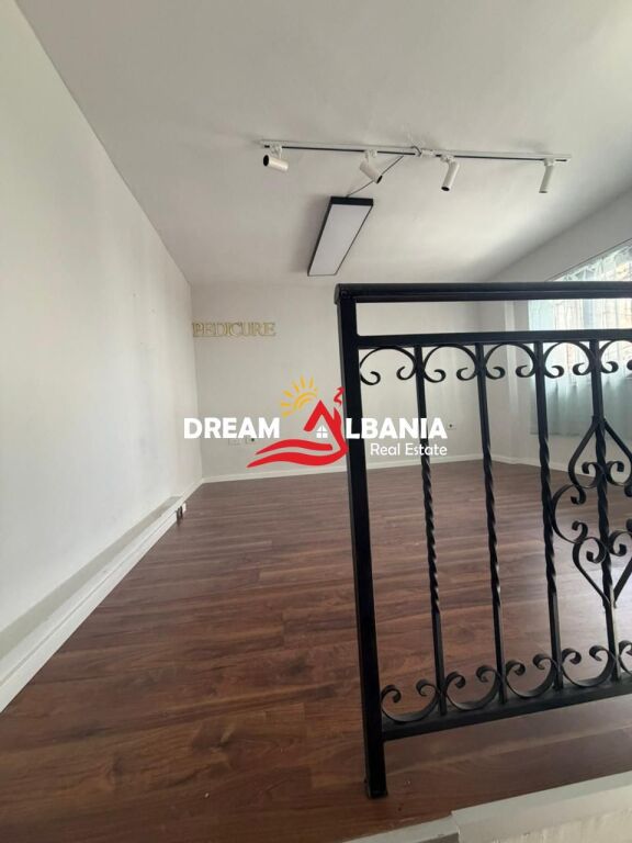 Negozio Moderno in Affitto 32m² vicino a Kafe Flora – Posizione Perfetta per Affari (ID 42711167)