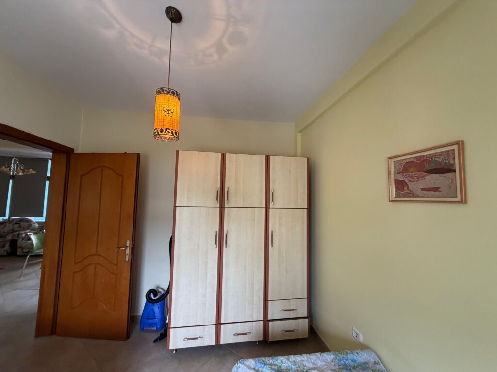 Shitet Apartament 2+1 ne Golem