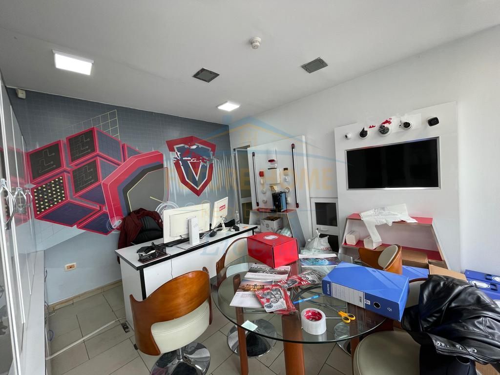 Duplex Ambjent Biznesi, Prane Delijorgjit, Tirane.