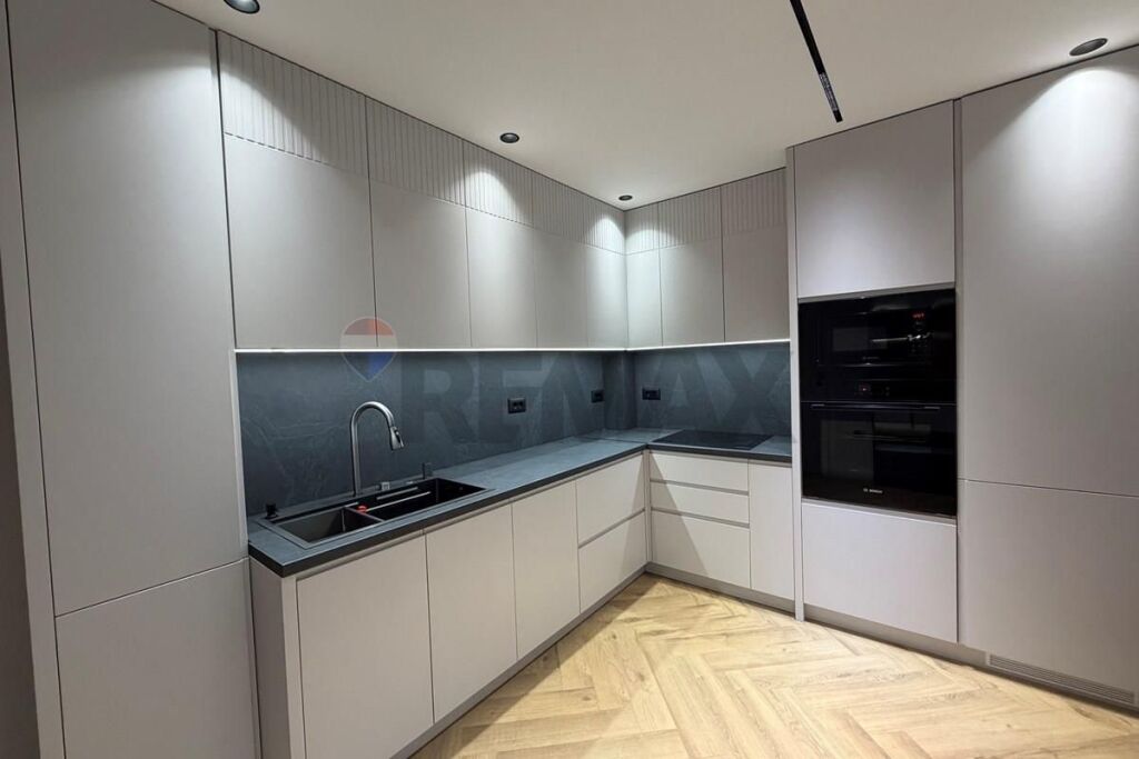 Apartament 2+1+2 me qera Blloku