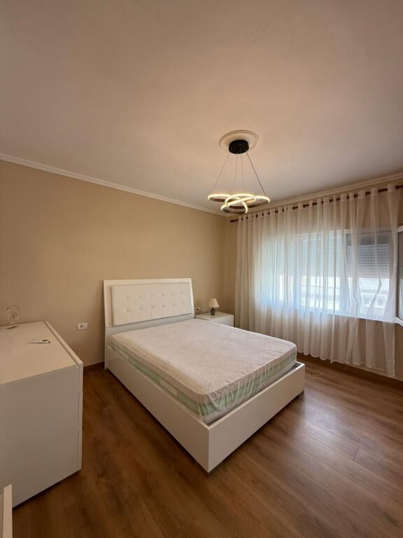 Appartamento 2+1 in affitto in Piazza Avni Rustemi vicino al Nuovo Mercato.