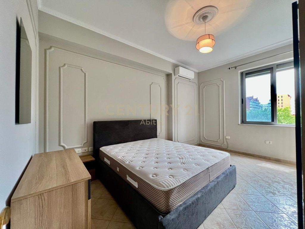 QIRA, APARTAMENT MODERN 2+1+2 me POST PARKIMI, GLOBE / RRUGA KAVAJËS