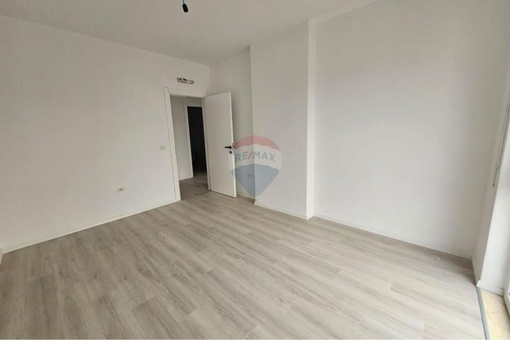 Office for rent near the Red School!
