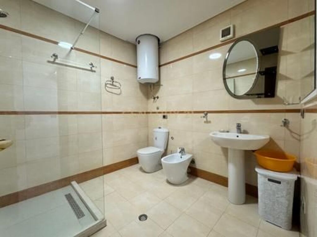 APARTAMENT ME QERA 2+1 PRANE LIQENIT ARTIFICAL TE TIRANES DHE ART TURBINA