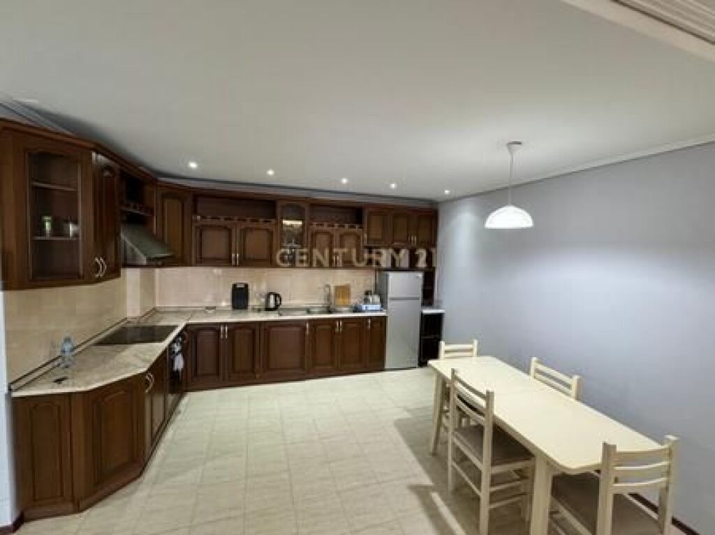 APARTAMENT ME QERA 2+1 PRANE LIQENIT ARTIFICAL TE TIRANES DHE ART TURBINA