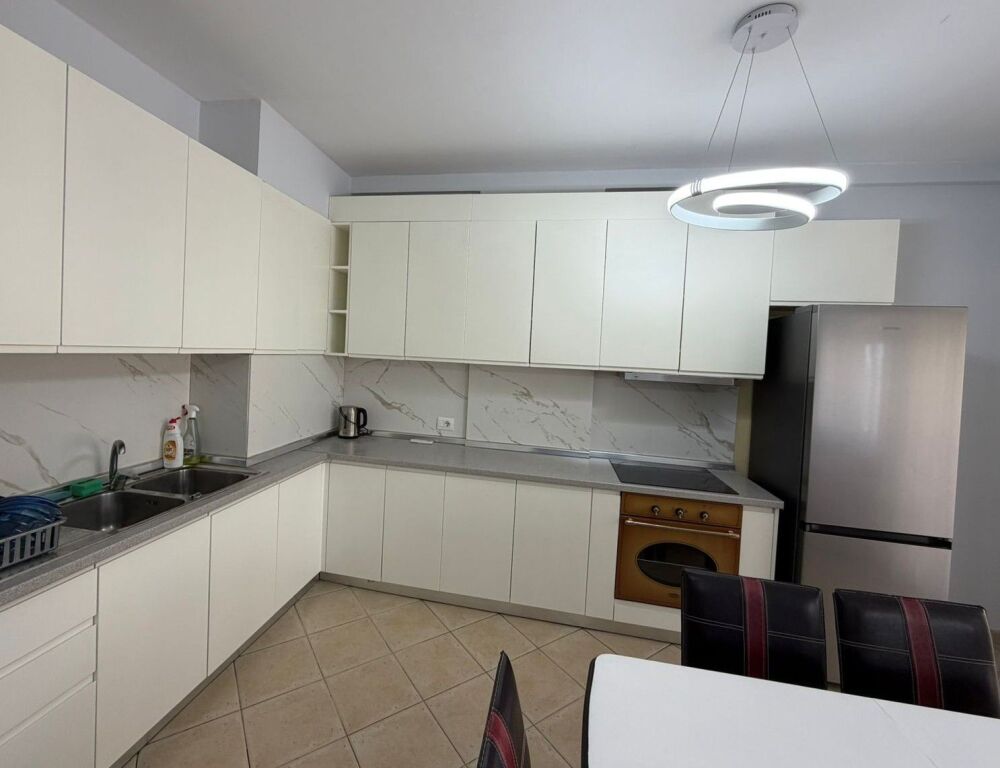 📌 JEPET ME QERA APARTAMENT 2+1+2 – Rruga Qemal Stafa