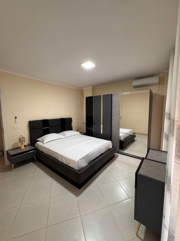 APARTAMENT ME QERA 2+1 MINE PEZA 75.000 LEKE FH-74474