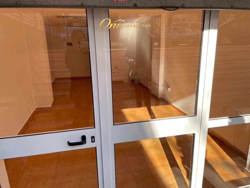 SHOP FOR RENT 33M2 PARIS COMMUNE