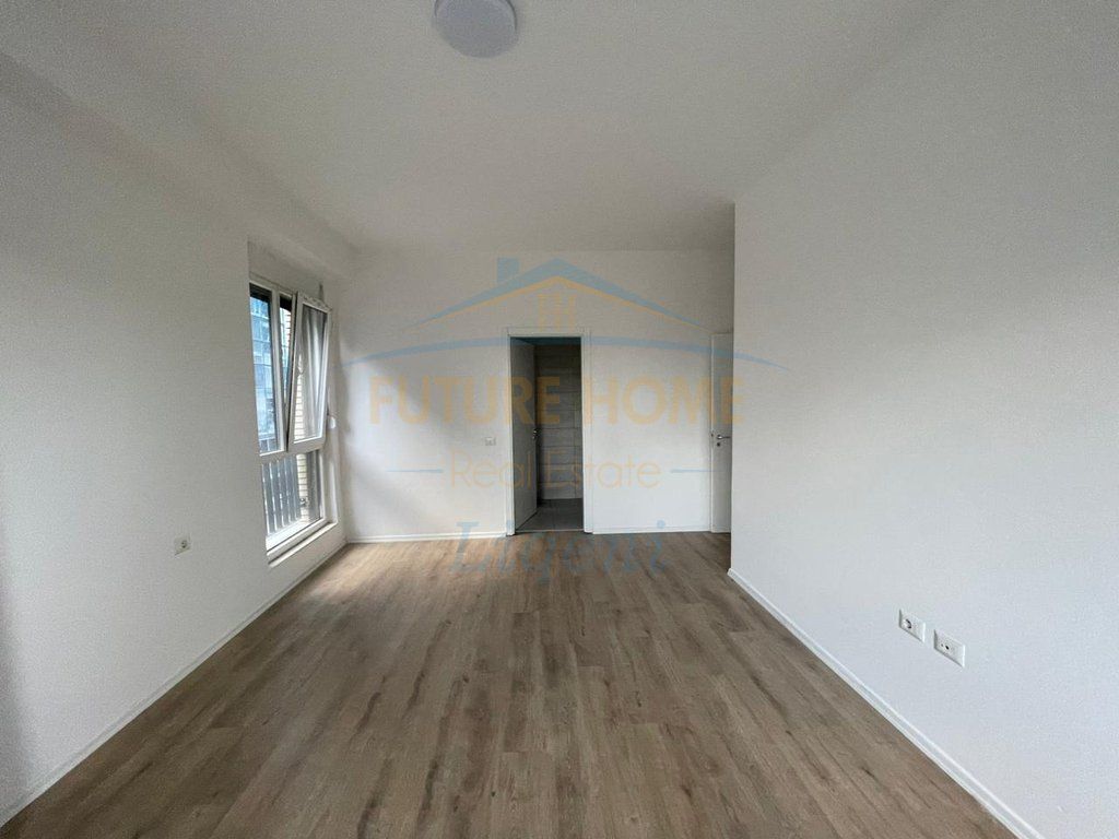 Shitet apartament 3+1+2+post parkimi Fusha e Aviacionit