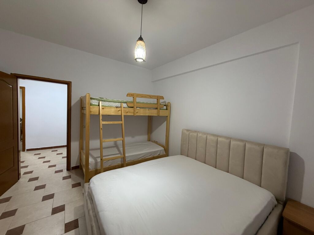 Shitet Apartament 2+1+2+2 te Pelikani, Durres