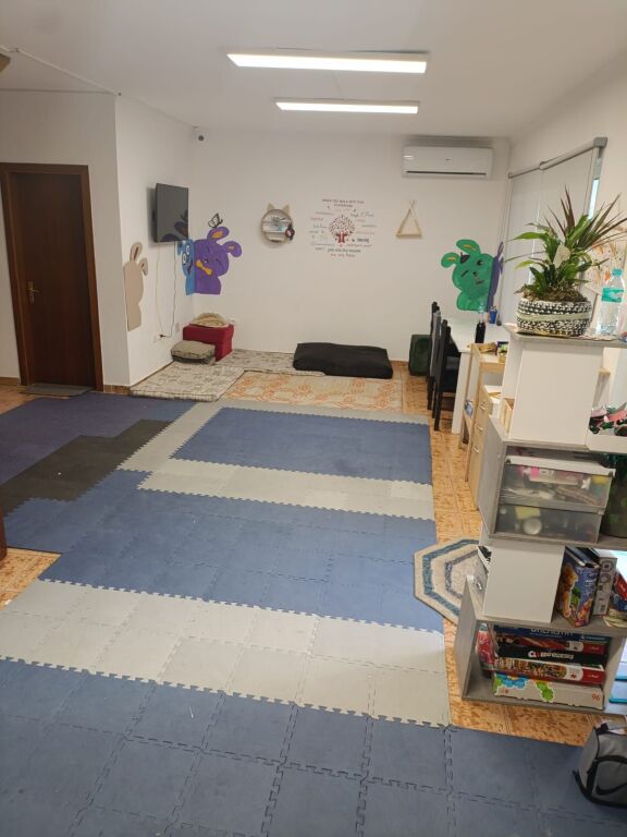 Jepet me qera apartament  Duplex  Komuna  e Parisit  Buze rruge Kika 1