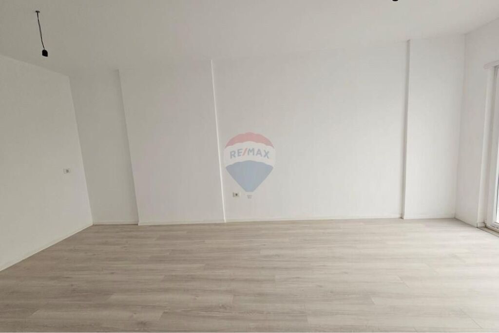 Office for rent near the Red School!