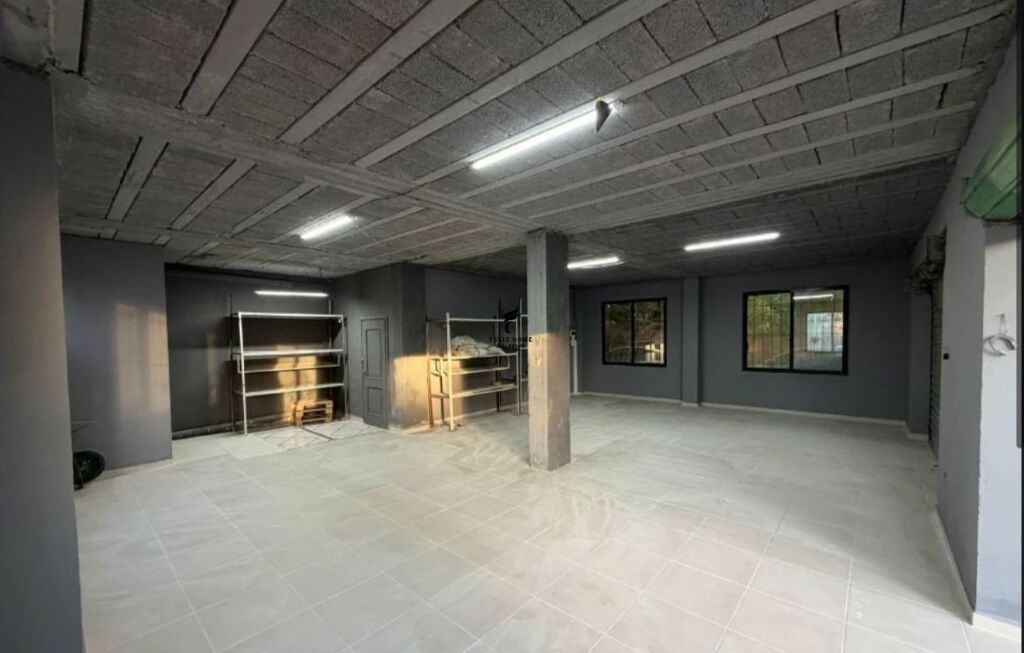 WAREHOUSES FOR RENT LAPRAKE 75,000 LEKE FH-74476