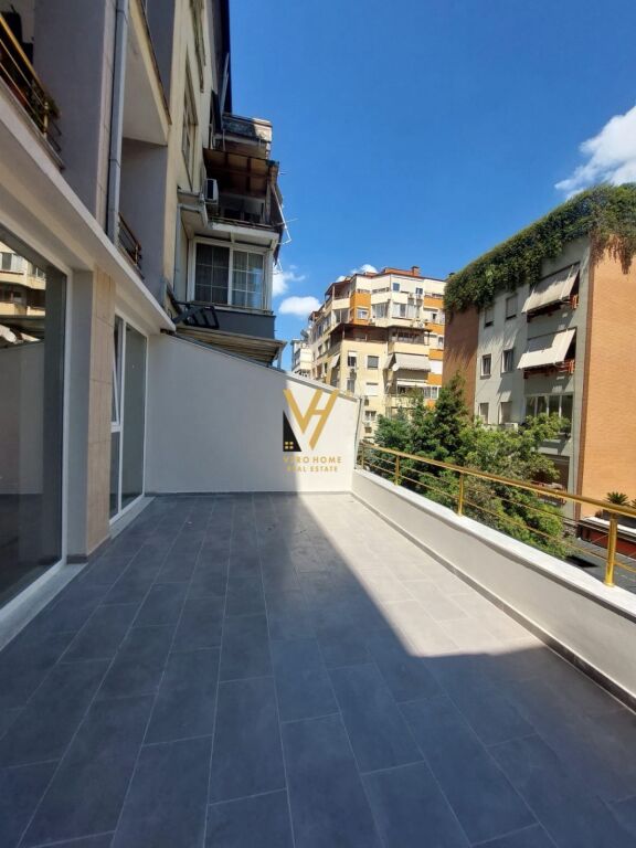 JEPET APARTAMENT 1+1+BLK ME QERA TE KOPSHTI ZOOLOGJIK 75.000 LEKE