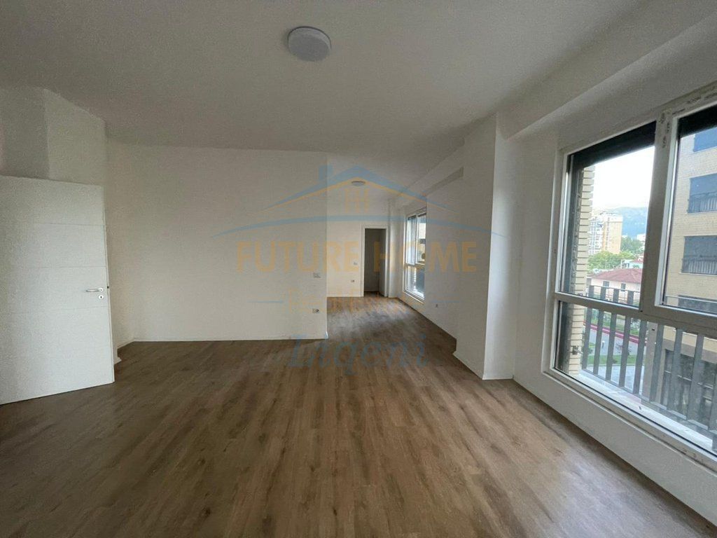 Shitet apartament 3+1+2+post parkimi Fusha e Aviacionit