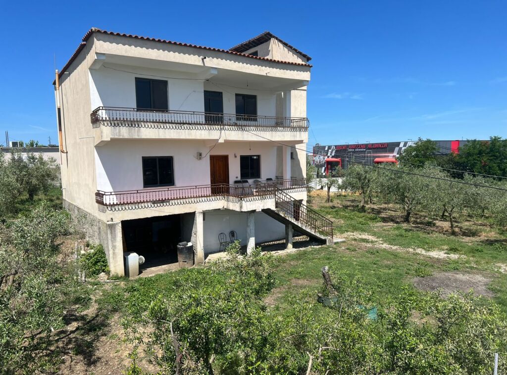 SHITET VILE 3 KATSHE + VILE 1 KATSHE PRANE RESORT VIENA DURRES 400000 EURO