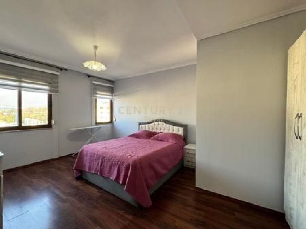 APARTAMENT ME QERA 2+1 PRANE LIQENIT ARTIFICAL TE TIRANES DHE ART TURBINA