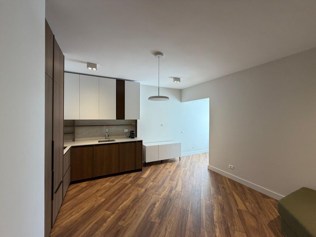 Shitet Apartament 1+1