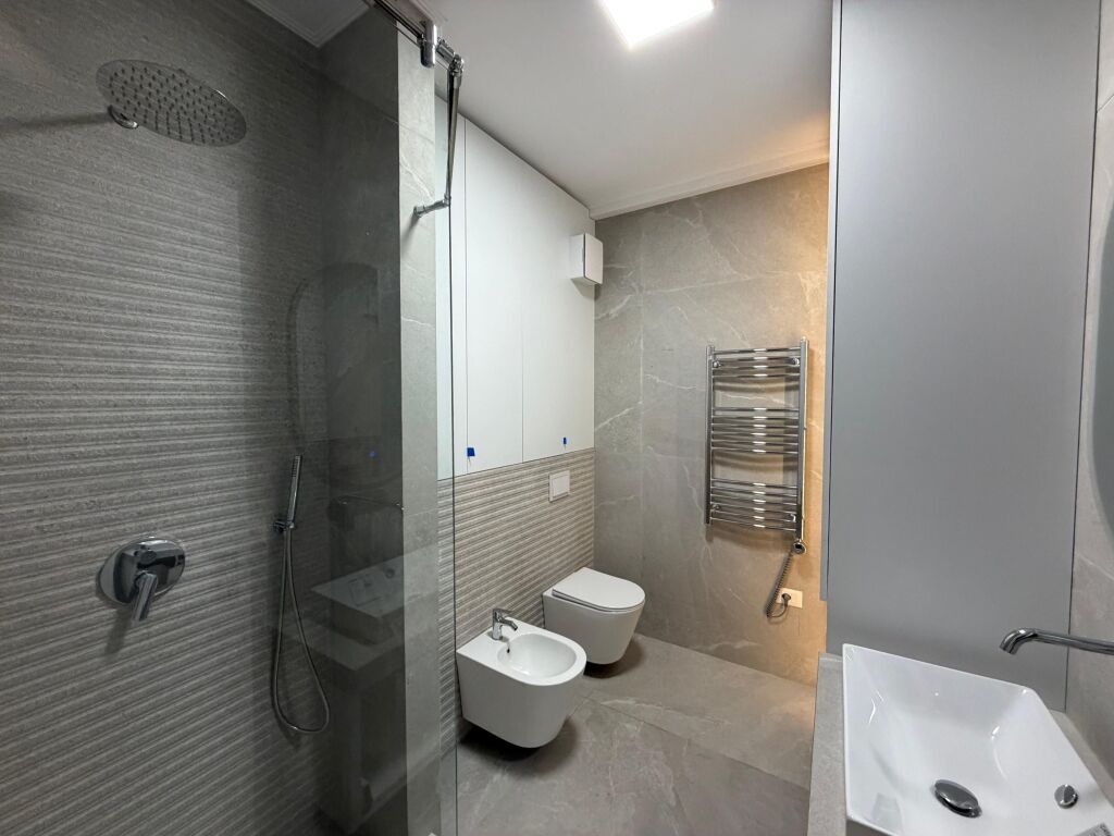 Shitet Apartament 1+1