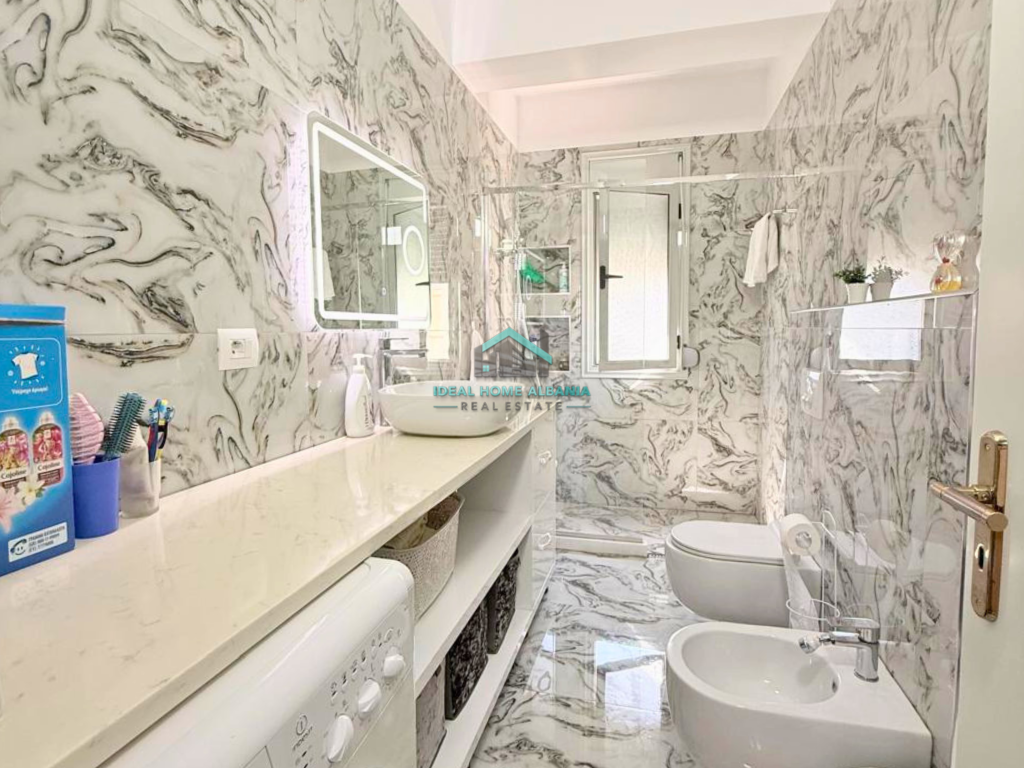 Apartament 1+1 për Shitje – Lungomare, Vlore.