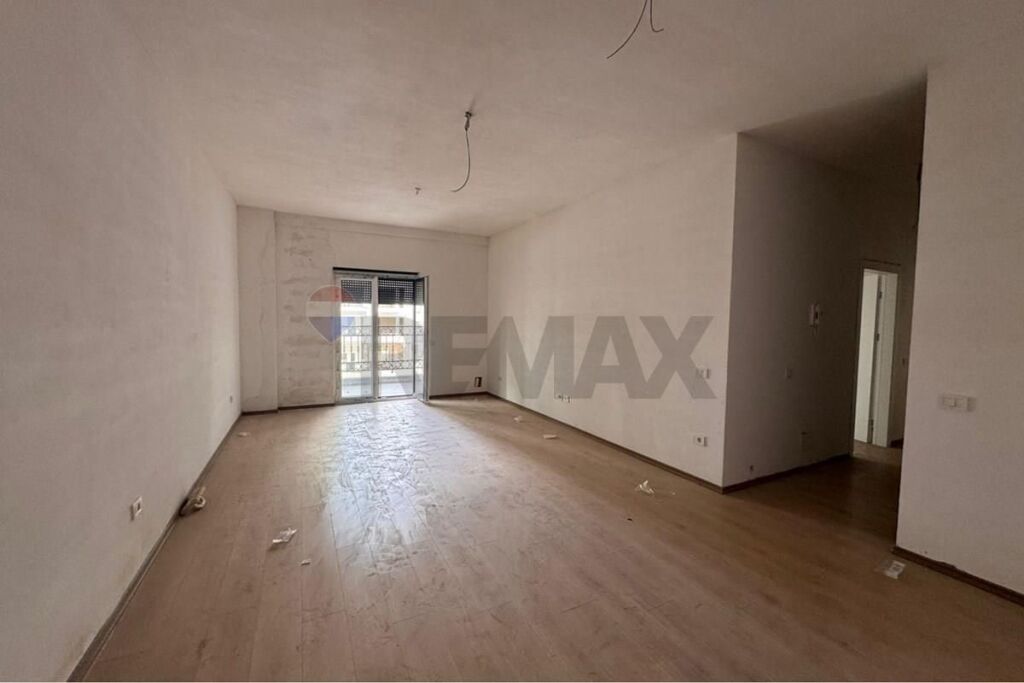 VENDESI APPARTAMENTO 2+1+2 RESIDENZA PORTA E RE !