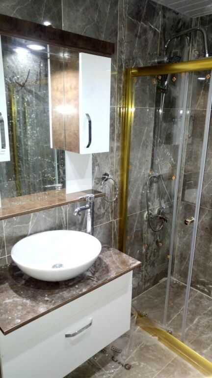 Ura e Selites , Jepet me qera apartament 2+1 .