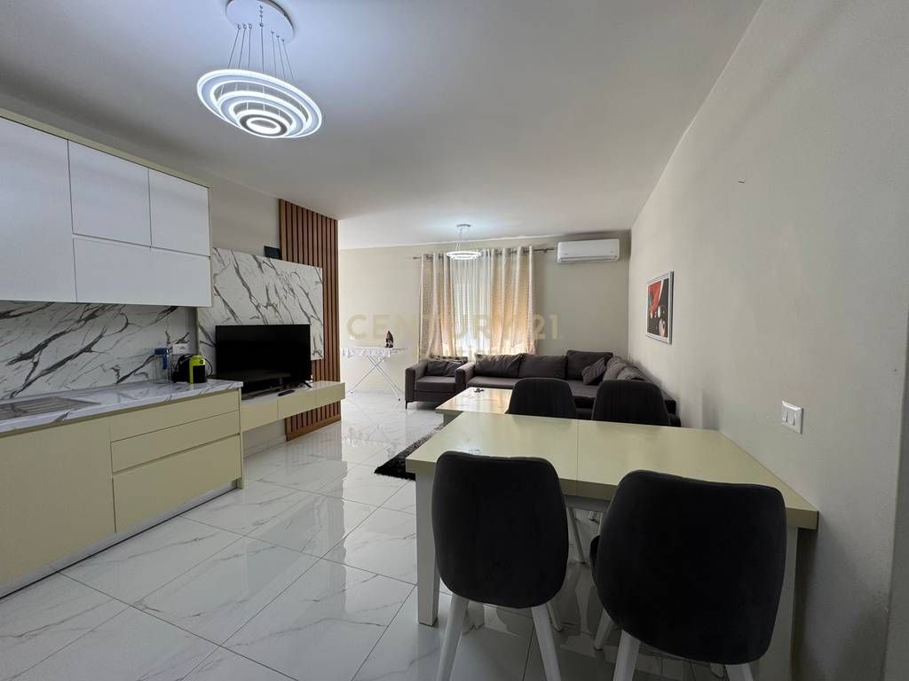 JAPIM ME QIRA APARTAMENT 2+1+ POST PARKIMI PRANE PROKURORISE
