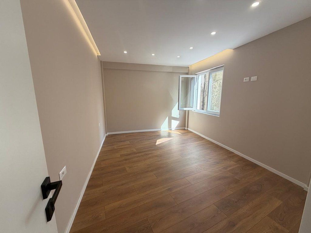 Shitet Apartament 1+1, Mine Peza