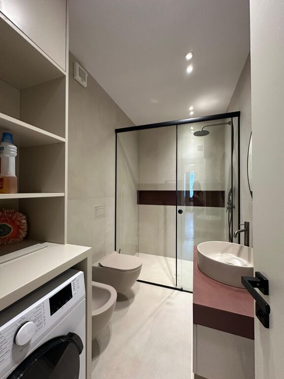 Apartament 2+1+2+post parkimi me qera tek Ish Blloku