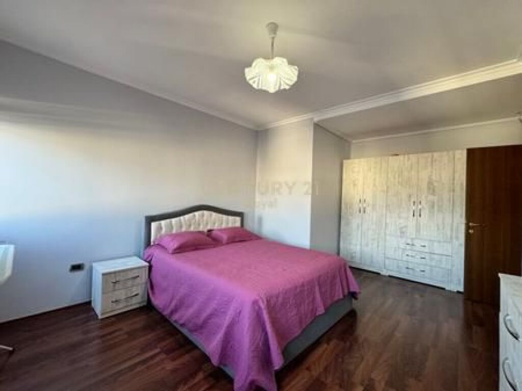 APARTAMENT ME QERA 2+1 PRANE LIQENIT ARTIFICAL TE TIRANES DHE ART TURBINA
