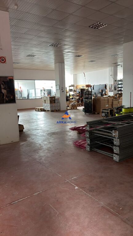 MAGAZZINO IN AFFITTO 1000 M2 "DEVIAZIONE DI RINAS, VICINO MERCEDES BENZ" 5000 EURO
