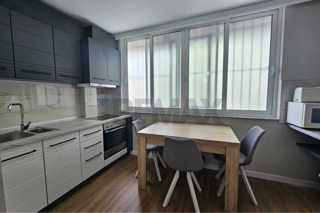 Apartament - Për Qira - Blloku, Tiranë