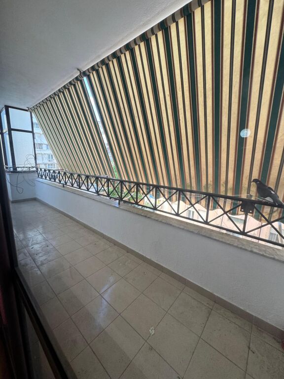 Sheshi Skenderbeu , Shitet apartament 2+1+2 okazion me hipoteke Ideale per AIRBNB