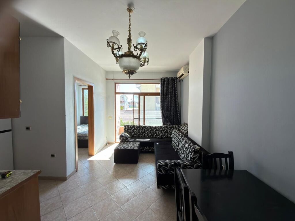 🏡 Shitet Apartament 1+1 tek Pallatet Derveni – Misto Mame