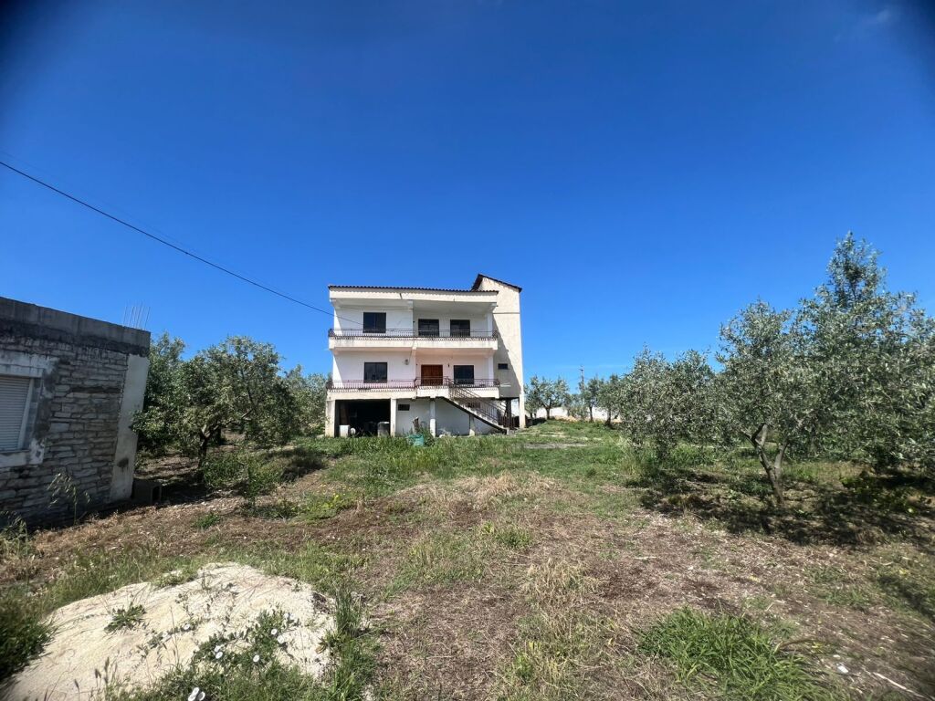 SHITET VILE 3 KATSHE + VILE 1 KATSHE PRANE RESORT VIENA DURRES 400000 EURO