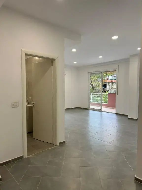 OKAZION!!! Shitet apartament 2+1 + Dyqan ne FRESK 134,000 Euro