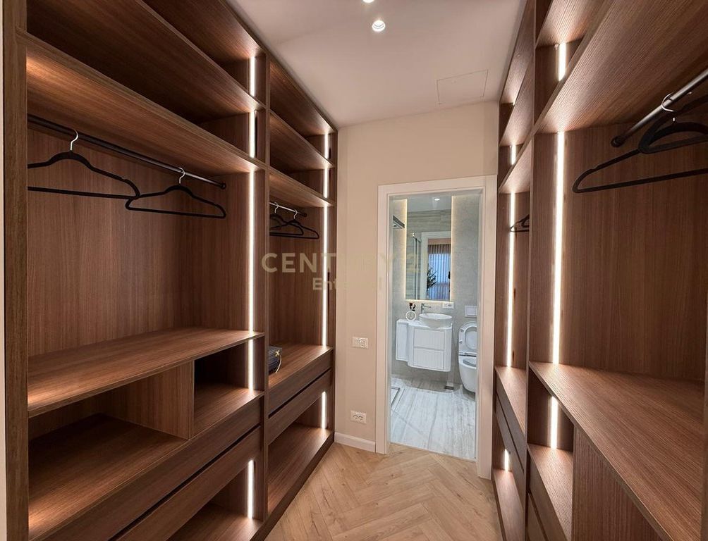 Apartament 2+1+2 Për Shitje Te Garden Building