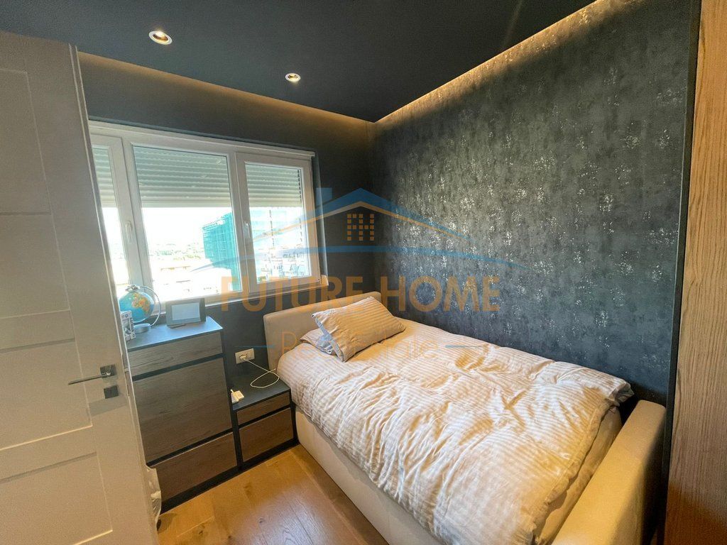 Shitet, Apartament 3+1, Komuna e Parisit, Tiranë. 366,800 €