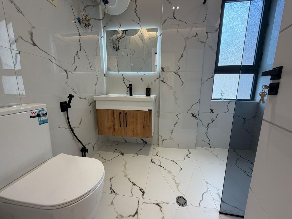 Shitet Apartament 2+1+2 Pallati me Shigjeta