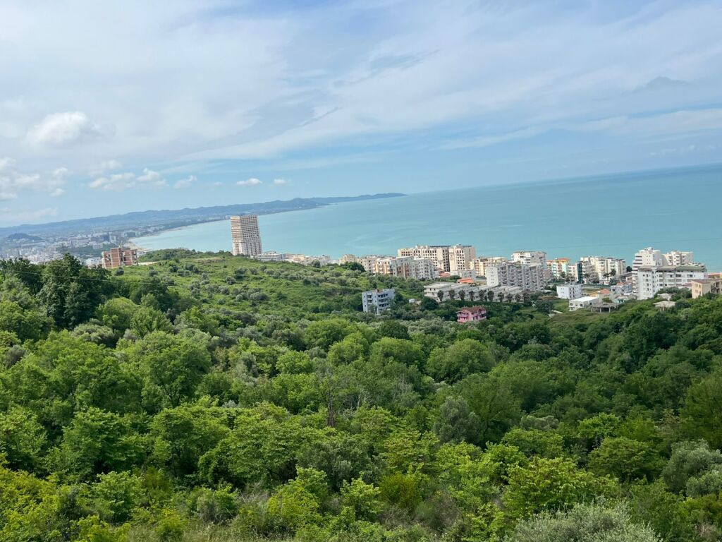SHITET TOKE ME PAMJE DETI 1300 M2 SHKALLNUR DURRES 120000 EURO