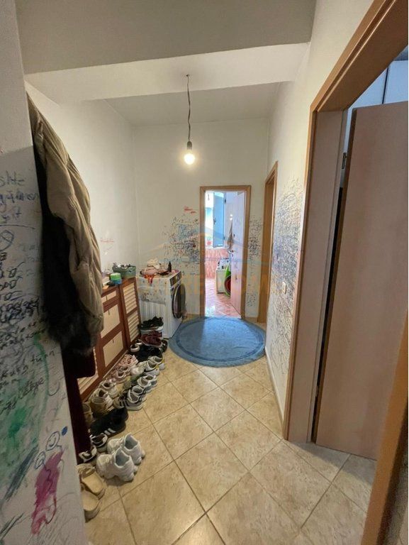 Shitet, Apartament 2+1 , Rruga e Kavajës, Tiranë