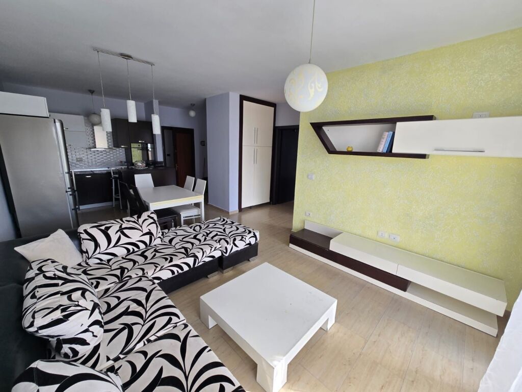 Shitet Apartament 2+1+2 te Ish Urt, Durres