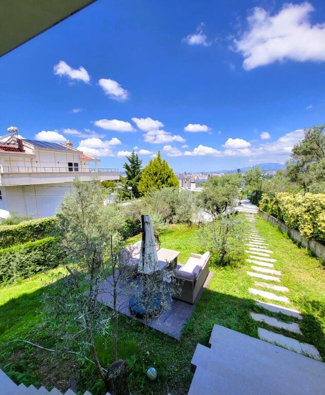 🏡Jepet me qira vilë tek Liqeni i Thatë, ideale për banim ose aktivitet biznesi🔥