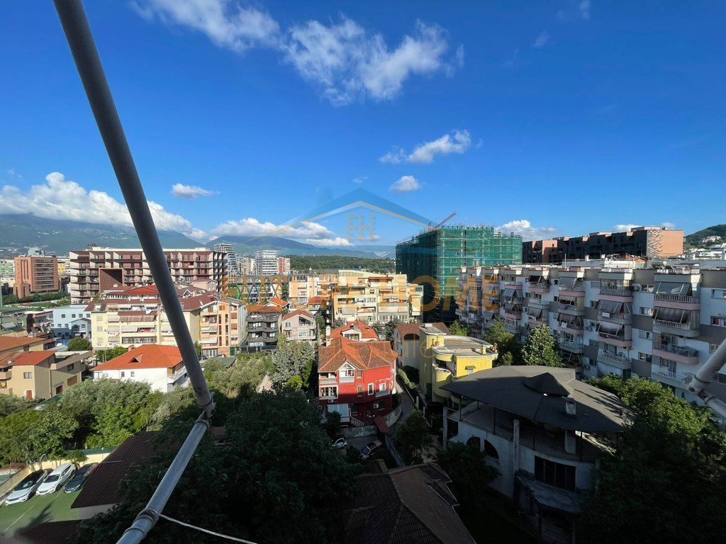 Shitet apartament 3+1+2 Komuna e Parisit