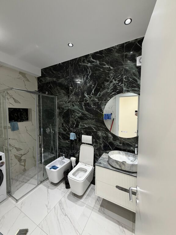 Qera apartament 2+1 +2 📍Perballe Amerikan 3 cmimi 60000 leke ne mua   