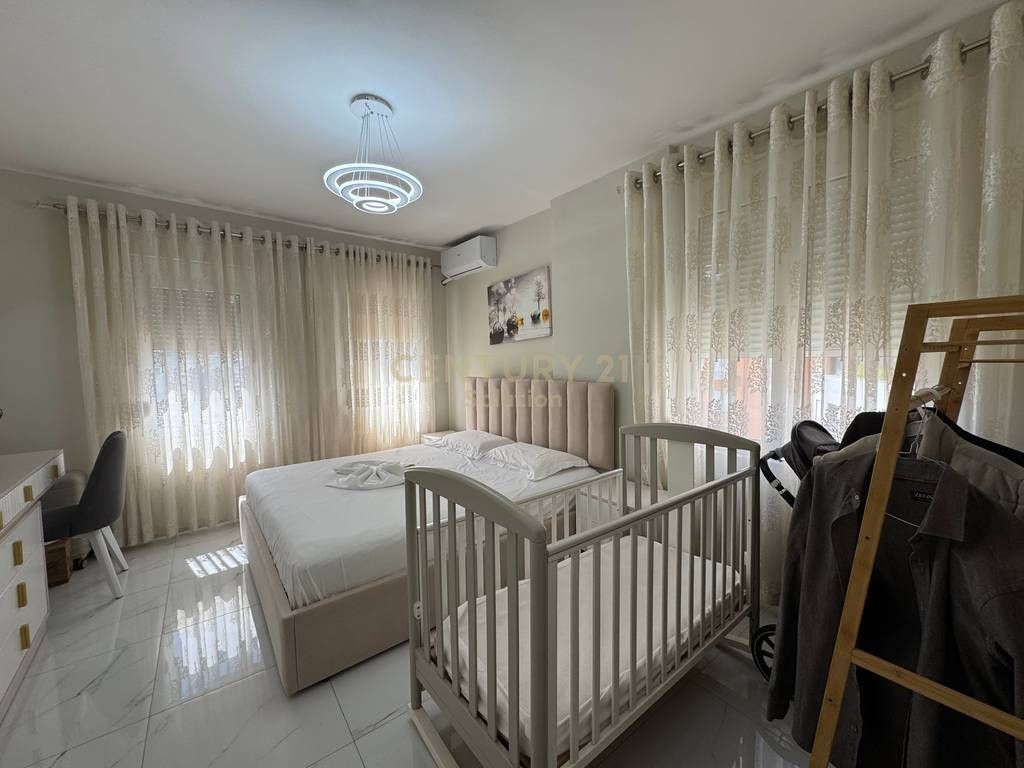 JAPIM ME QIRA APARTAMENT 2+1+ POST PARKIMI PRANE PROKURORISE