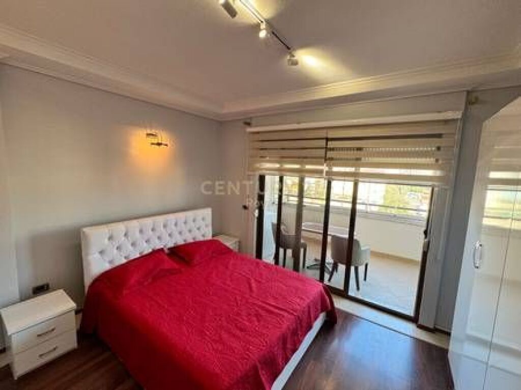 APARTAMENT ME QERA 2+1 PRANE LIQENIT ARTIFICAL TE TIRANES DHE ART TURBINA