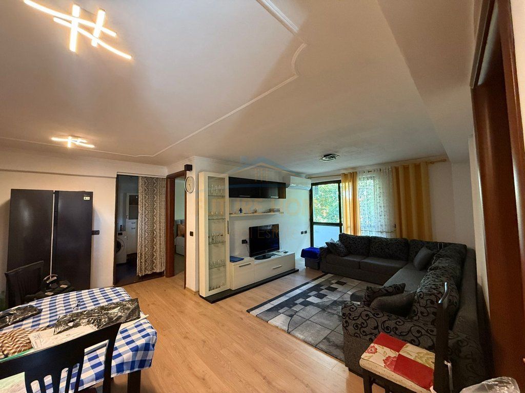 Shitet,Apartament 2+1, Myslym Shyr Tiranë