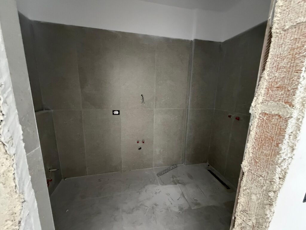 Shitet Apartament 1+1 Univers City